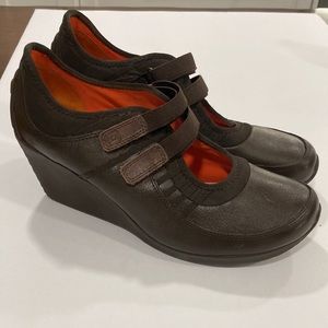 TSUBO Ladies Brown Leather Wedge Shoe with Velcro Close